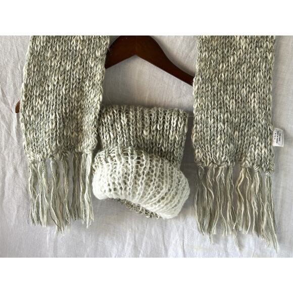 RARE Vintage Liz Claiborne Accessories Winter Hat and Scarf Set - Picture 1 of 6